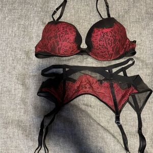 VS black/red lingerie set